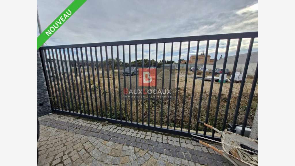 Terrain 1800m² à louer La Fare-les-Oliviers RD113