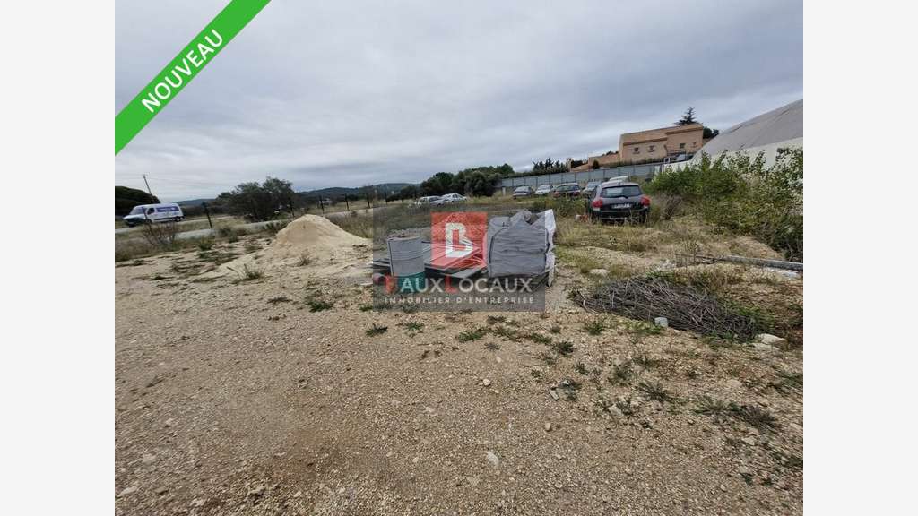 Terrain 1800m² à louer La Fare-les-Oliviers RD113