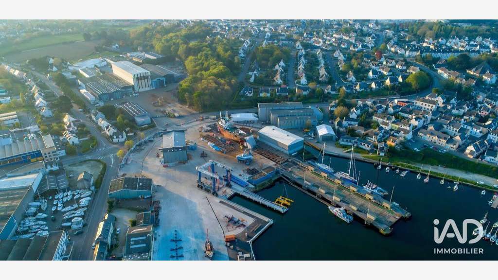A louer terrain 1432m² avec hangar à Concarneau