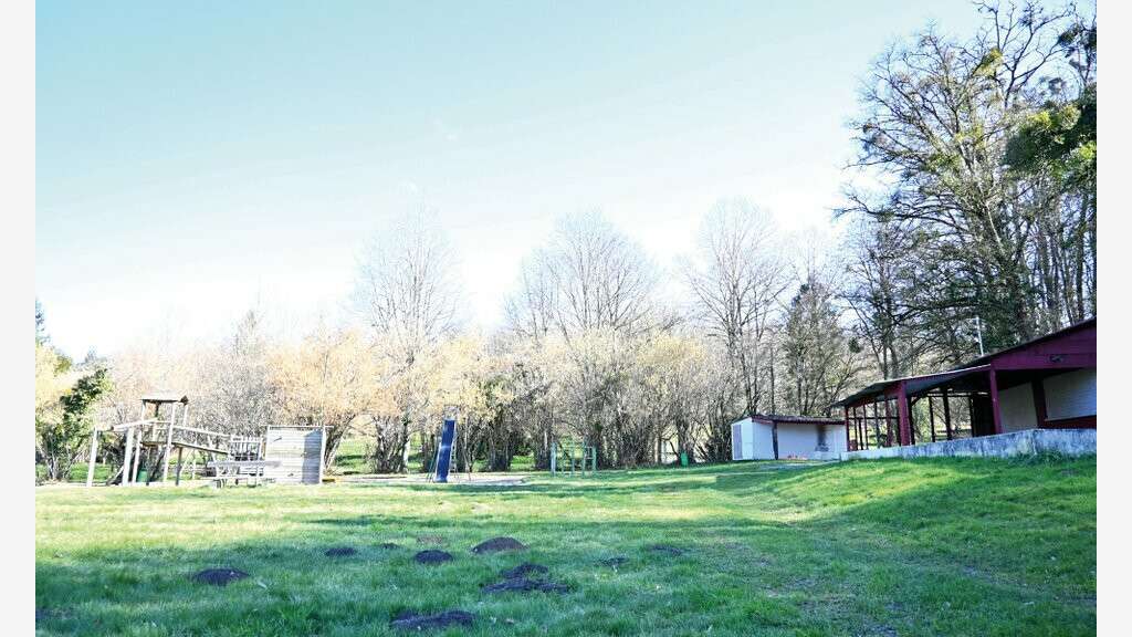 A louer terrain 8.5ha avec étang à Châtellerault