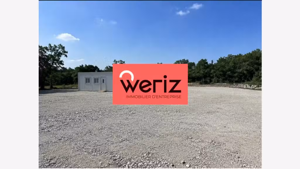 Loue terrain 1800m² avec bureaux 120m² Aix en Pce