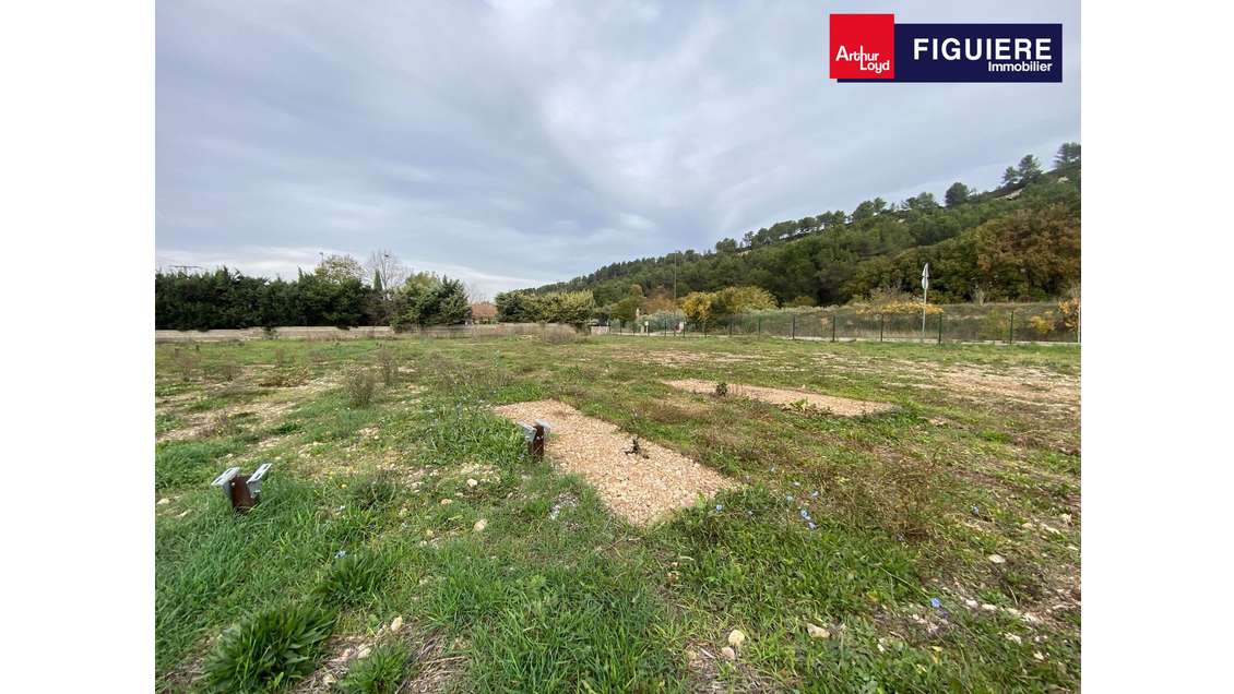 A louer terrain 2000m² à Châteauneuf-le-Rouge