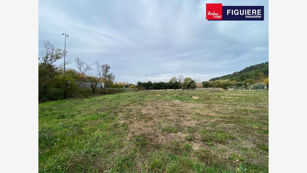 A louer terrain 2000m² à Châteauneuf-le-Rouge