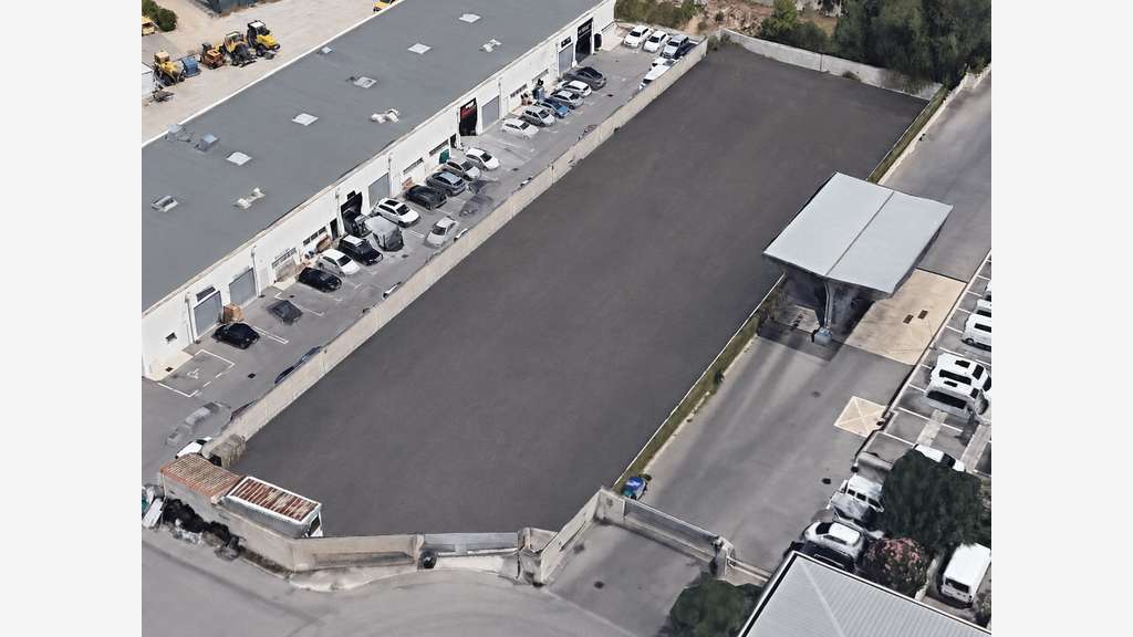 Terrain à Louer 2500m² à Chateauneuf les Martigues