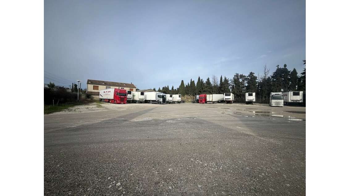 Terrain 2720m² à louer ZA Châteaurenard zone UZB