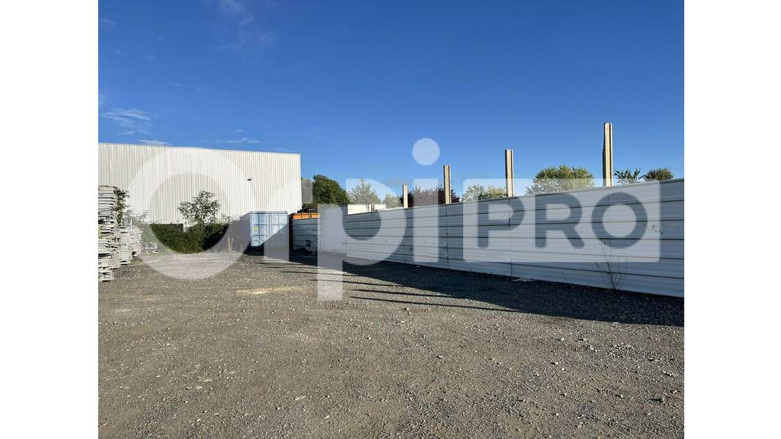 Terrain carrossé 220m² à louer à Chaumes-en-Brie