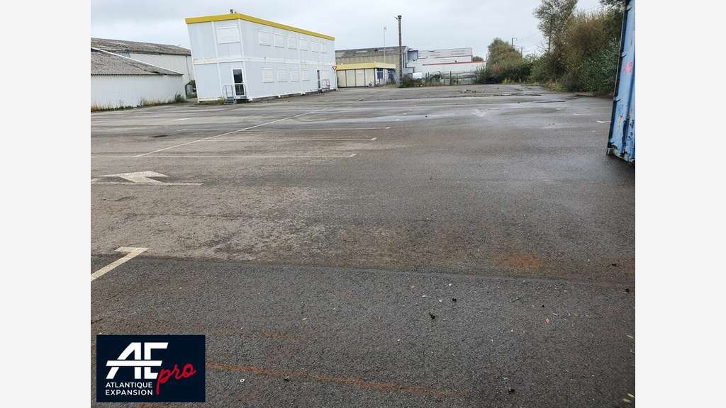 Terrain industriel de 2723m² à louer à Donges