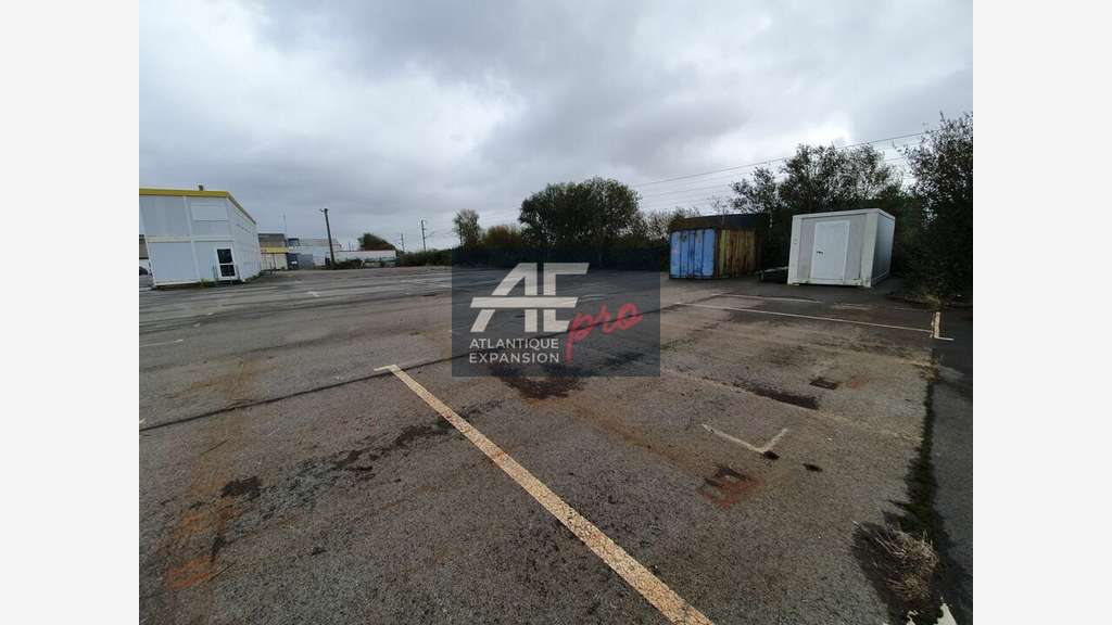 Loue terrain indus 2500m² avec sanitaires à Donges