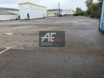 Loue terrain indus 2500m² avec sanitaires à Donges