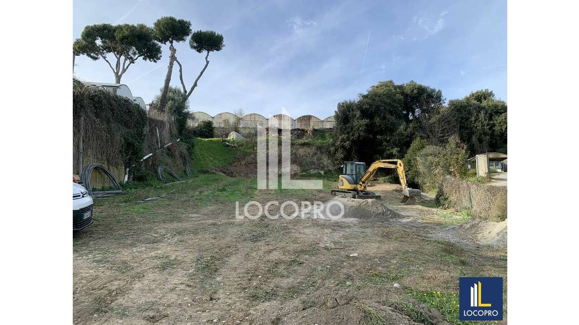 A louer terrain industriel 1700m² Rte de Baronne