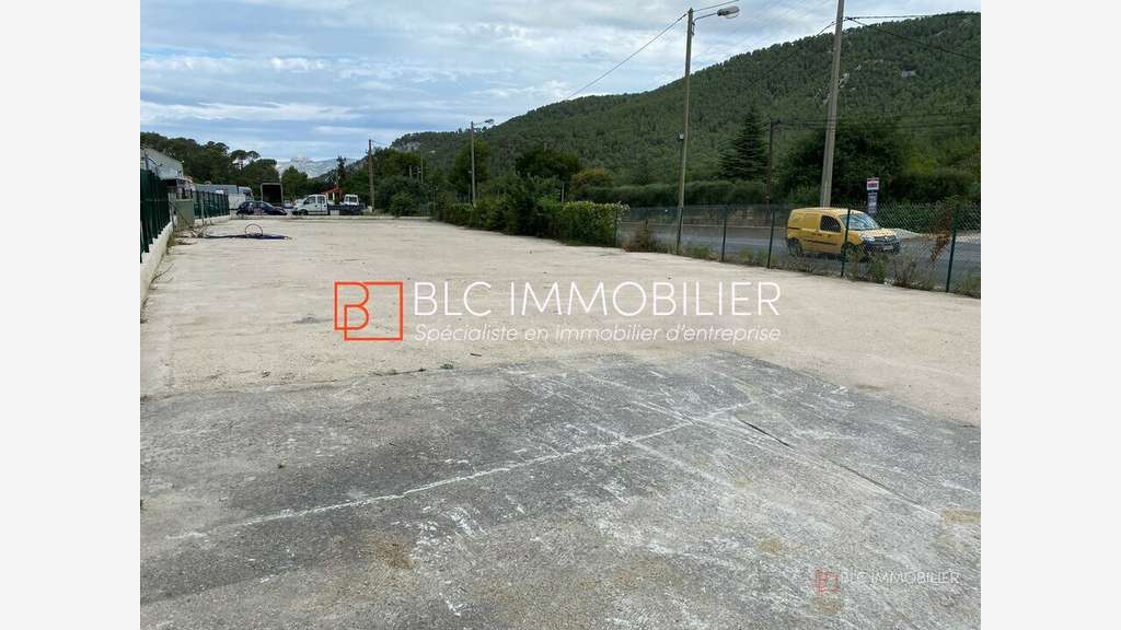 Terrain 1500m² à louer à Gémenos RN8