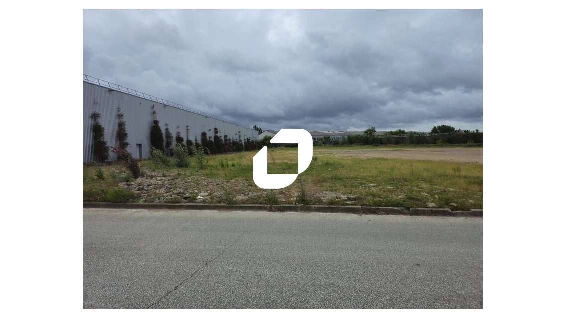 EXCLUSIVITE ! RARE - TERRAIN NU À LOUER - LA COURN