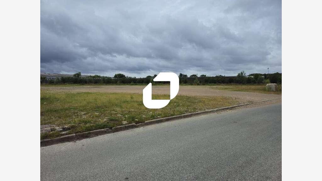 EXCLUSIVITE ! RARE - TERRAIN NU À LOUER - LA COURN