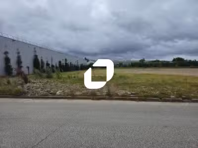 Terrain nu de 10 200m² à louer à la Courneuve