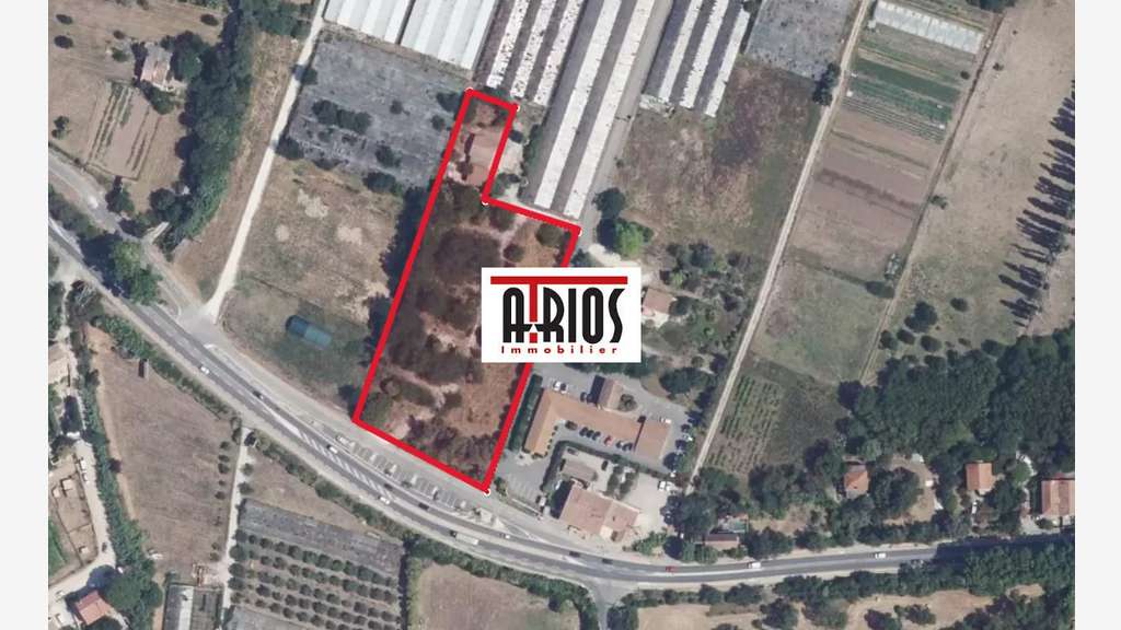 Loue terrain de 7500m² dont bati 110m² à la Crau