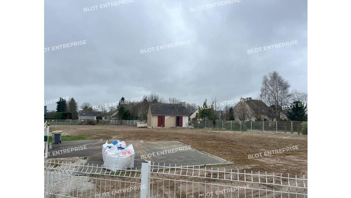 A louer terrain 3000m² la Mézière route du Meuble