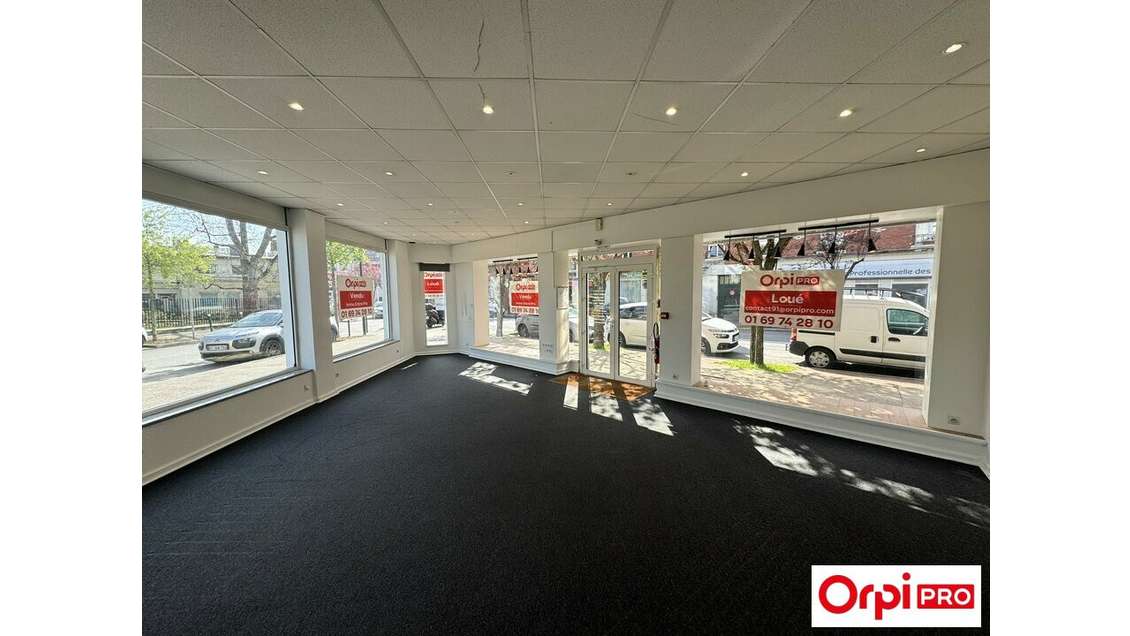 A louer local commercial 151m² à Marcoussis