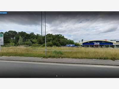 A louer terrain 400m² à Mérignac axe très passant