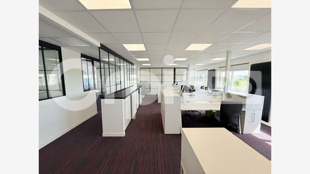 A louer terrain 3602m² + bureaux 130m² à Octeville