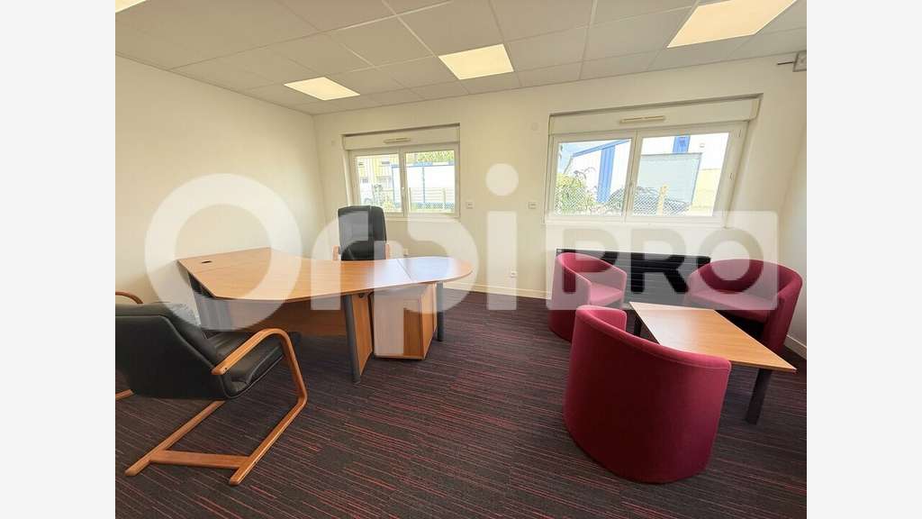 A louer terrain 3602m² + bureaux 130m² à Octeville