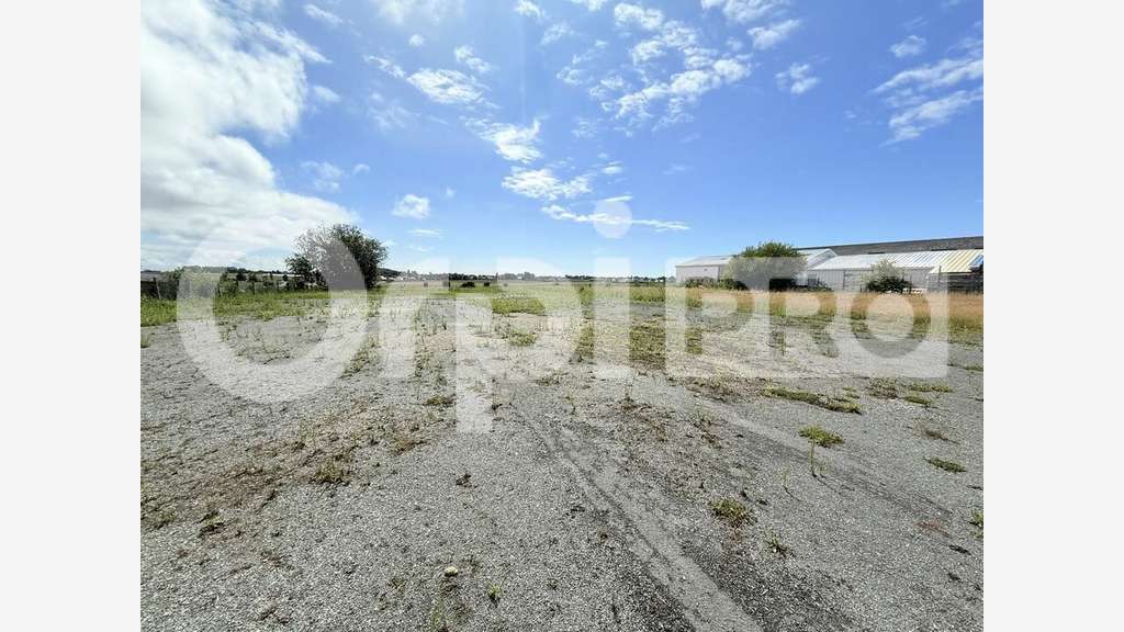A louer terrain 3602m² + bureaux 130m² à Octeville