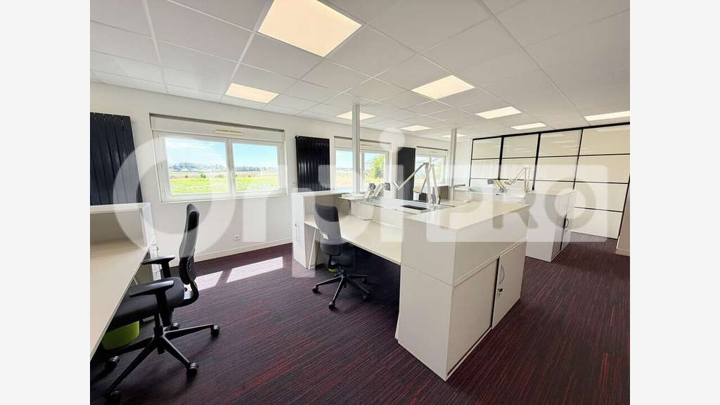A louer terrain 3602m² + bureaux 130m² à Octeville