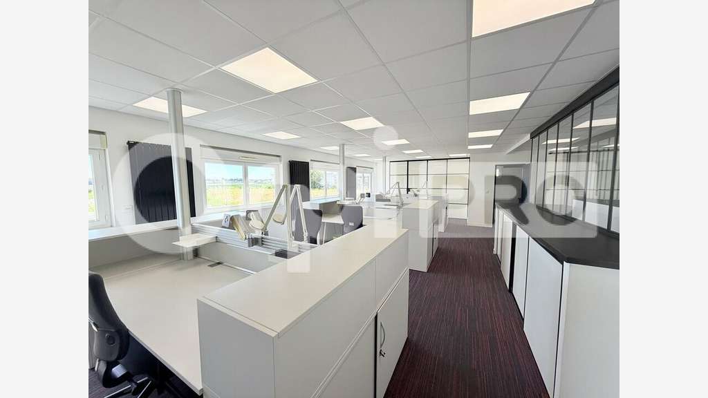 A louer terrain 3602m² + bureaux 130m² à Octeville