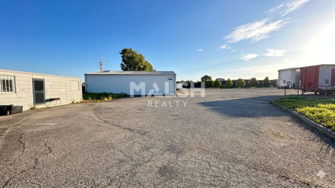 Terrain - Aire de stockage goudronnée de 19 218 m²