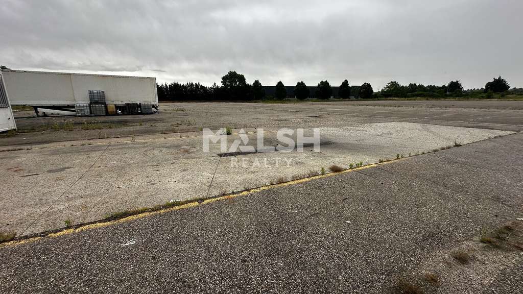 Terrain aire stockage goudronnée 19218m² St Priest