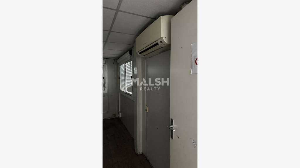 Terrain aire stockage goudronnée 19218m² St Priest