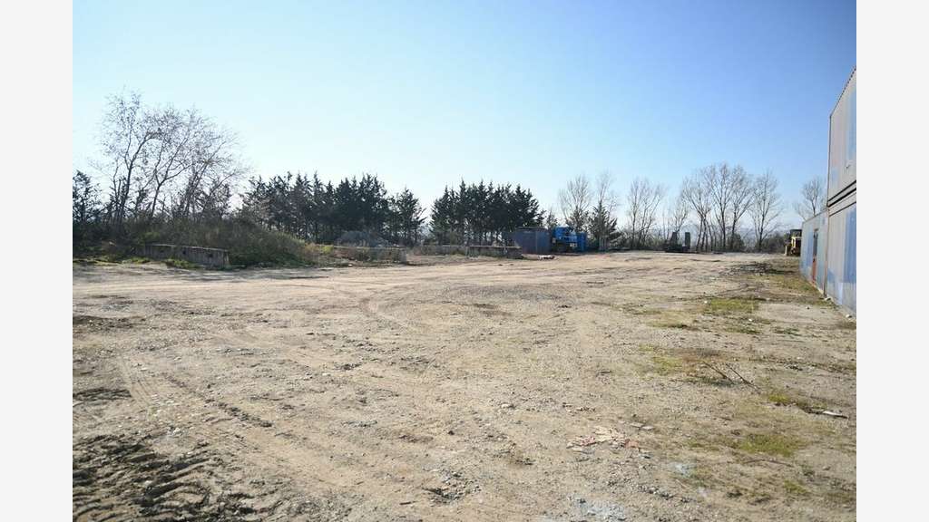 A louer terrain 3000m² sécurisé Ternay accès A7