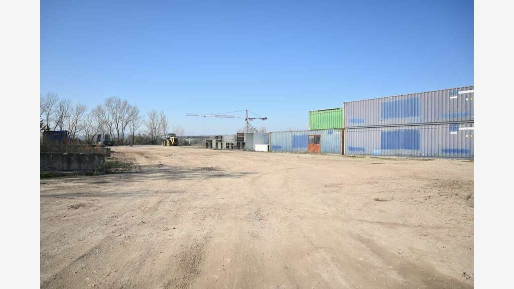 A louer terrain 3000m² sécurisé Ternay accès A7