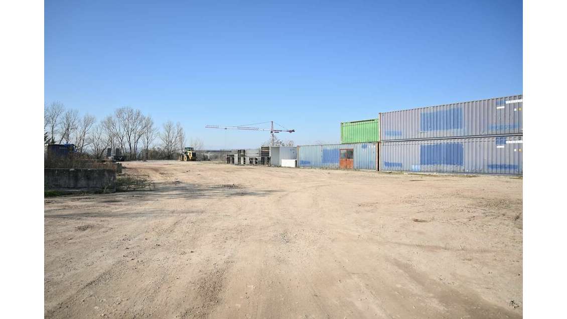 A louer terrain 3000m² sécurisé Ternay accès A7