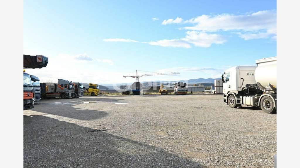 A louer terrain 4000m² sécurisé à Ternay accès A7
