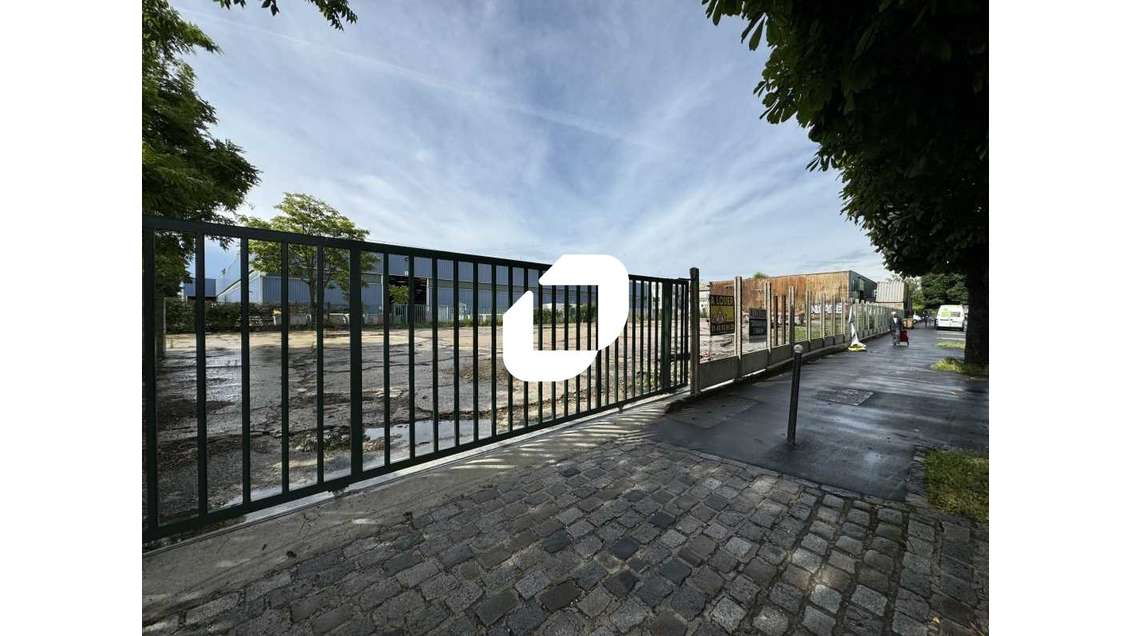  vous offre en location un terrain nu de 1