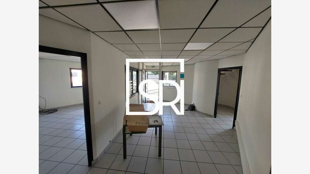 A louer bureau rénové 125m² sur 2 niveaux à Thiers