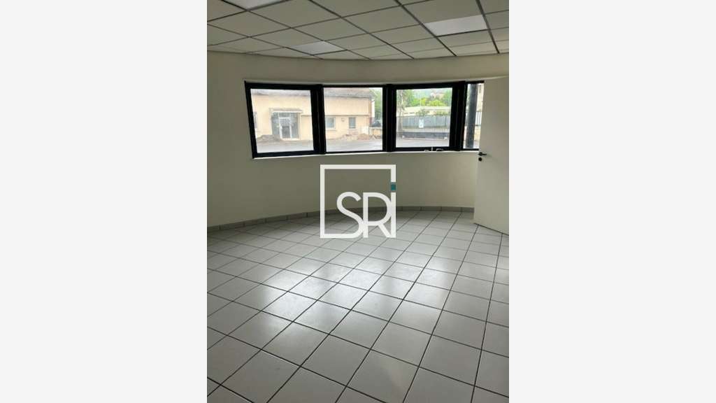 A louer bureau rénové 125m² sur 2 niveaux à Thiers