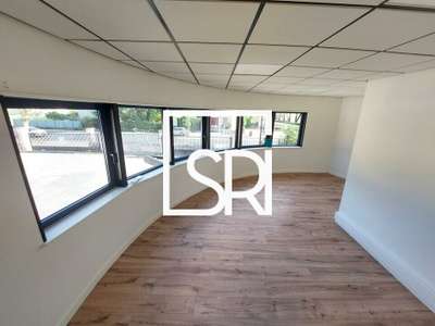 A louer bureau rénové 125m² sur 2 niveaux à Thiers