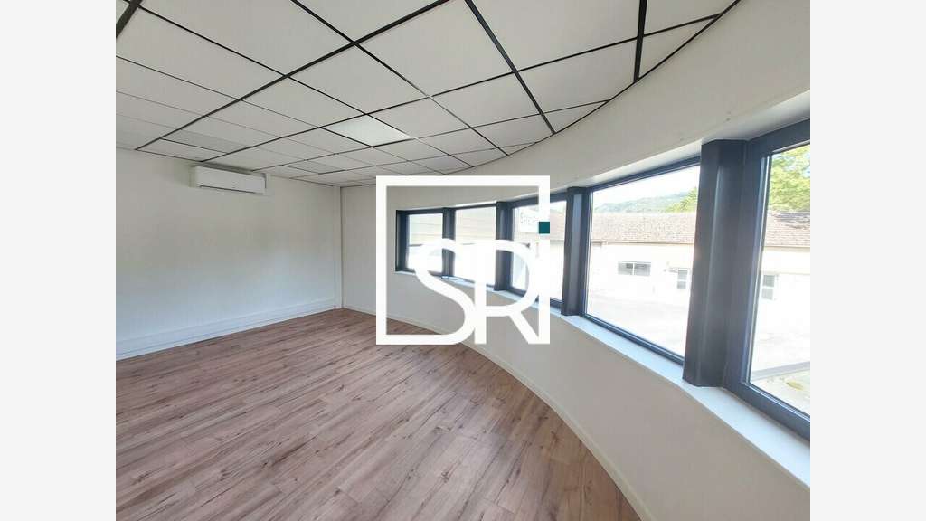 A louer bureau rénové 125m² sur 2 niveaux à Thiers