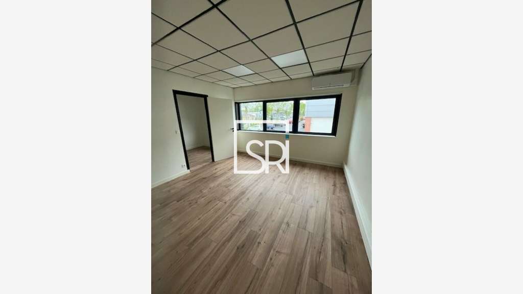 A louer bureau rénové 125m² sur 2 niveaux à Thiers