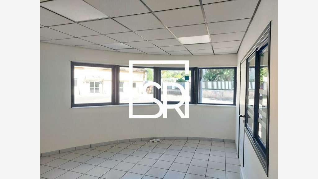 A louer bureau rénové 125m² sur 2 niveaux à Thiers