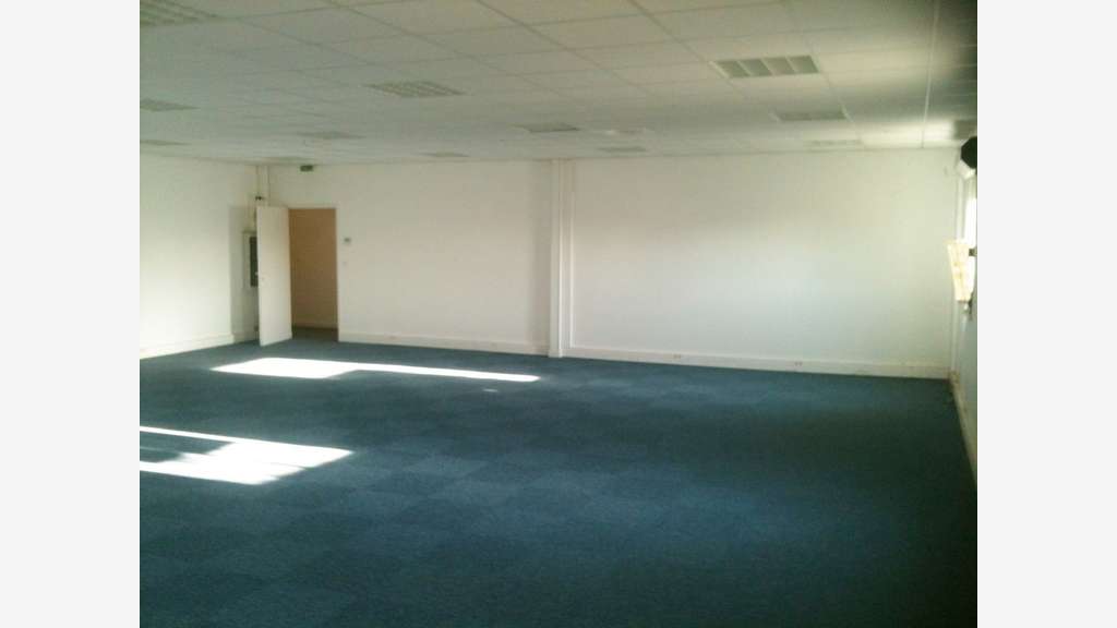Loue bureaux 240m² Toulouse Nord Est croix Daurade