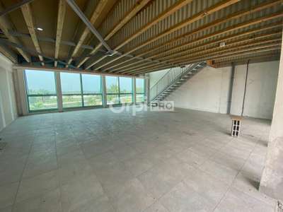A louer local commercial 184m² empl N°1 à Ducos