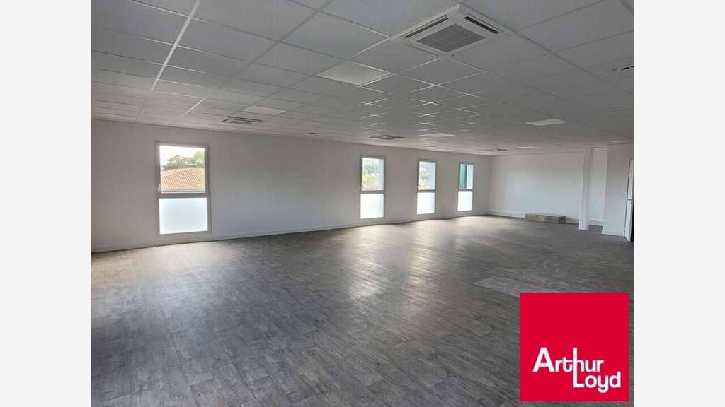 Beau local 114m² R+2 à louer à Saint Jean de Luz