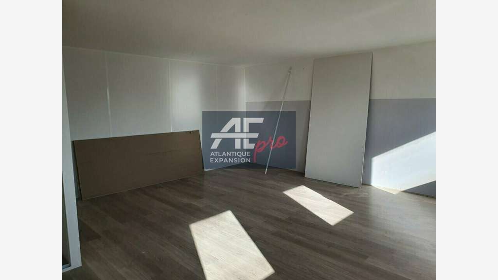 Bureaux de 169m² à louer au 1er étage à Trignac