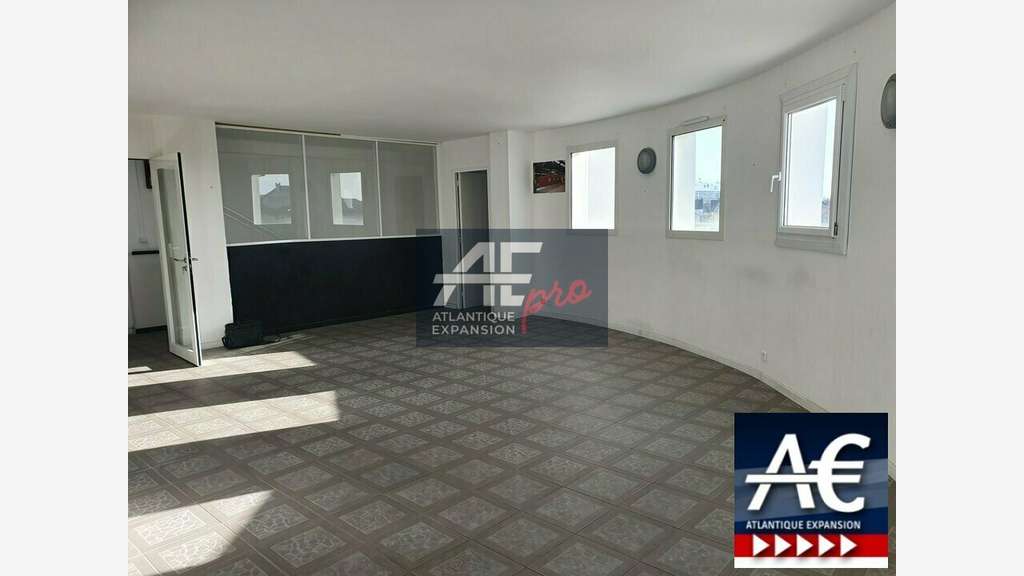 Bureaux de 169m² à louer au 1er étage à Trignac