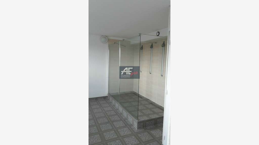 Bureaux de 169m² à louer au 1er étage à Trignac