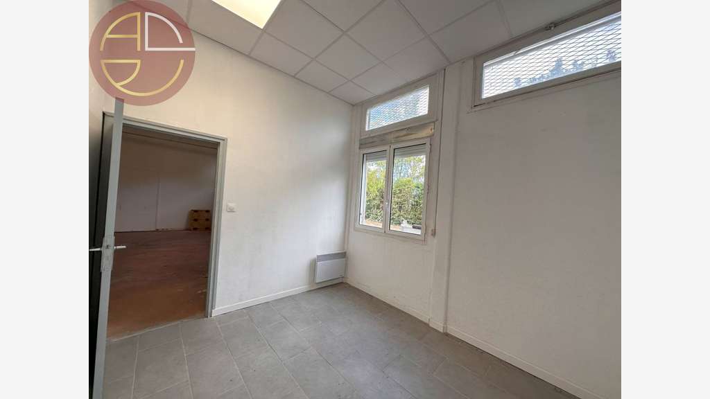 location entrepôt bureau de 200m² à l'Union