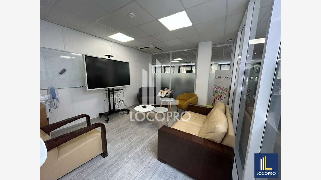 Bureaux de 540m² à louer à Valbonne