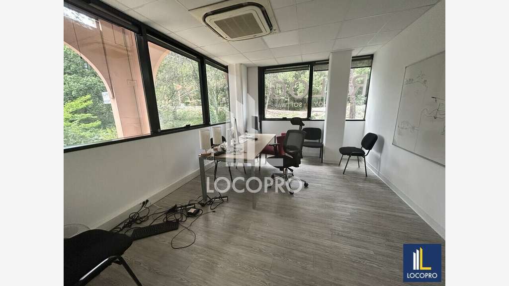 Bureaux de 540m² à louer à Valbonne